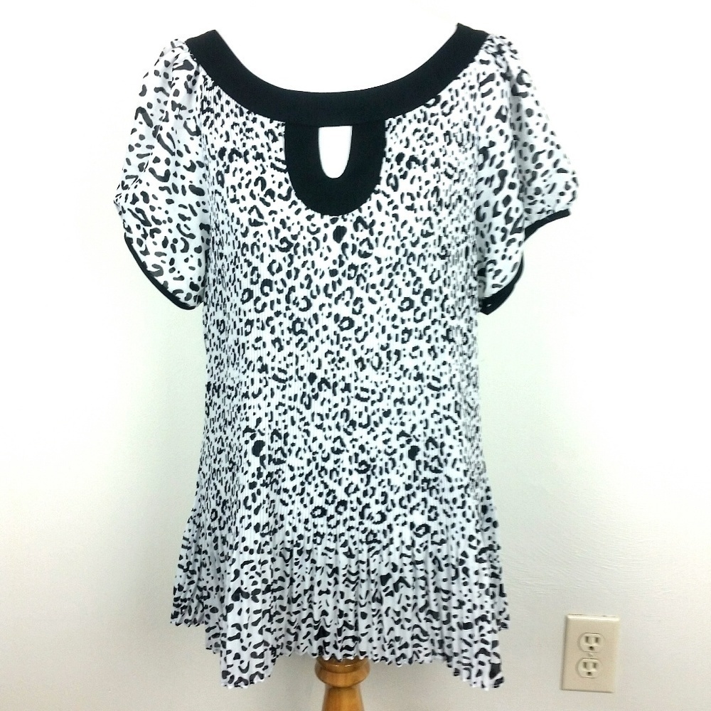 Essentials by Milano Cheetah Print Top | sz 1X